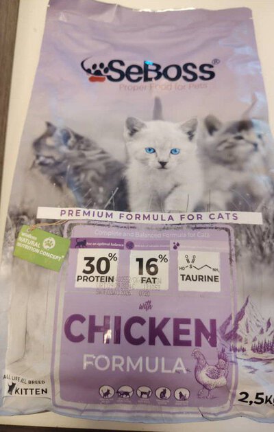 Dry food bag with chicken flavor for kittens