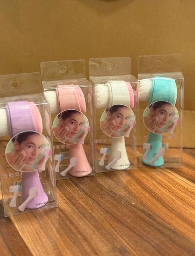 Face Cleansing Brush - White