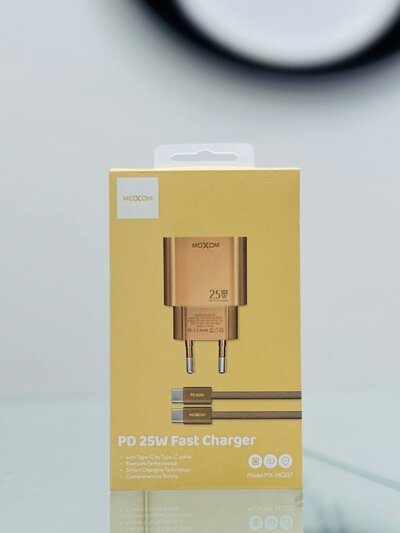 Type-C wall charger - moxom