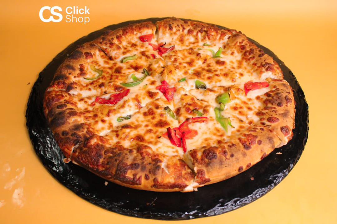 Stuffed crust pizza with chicken