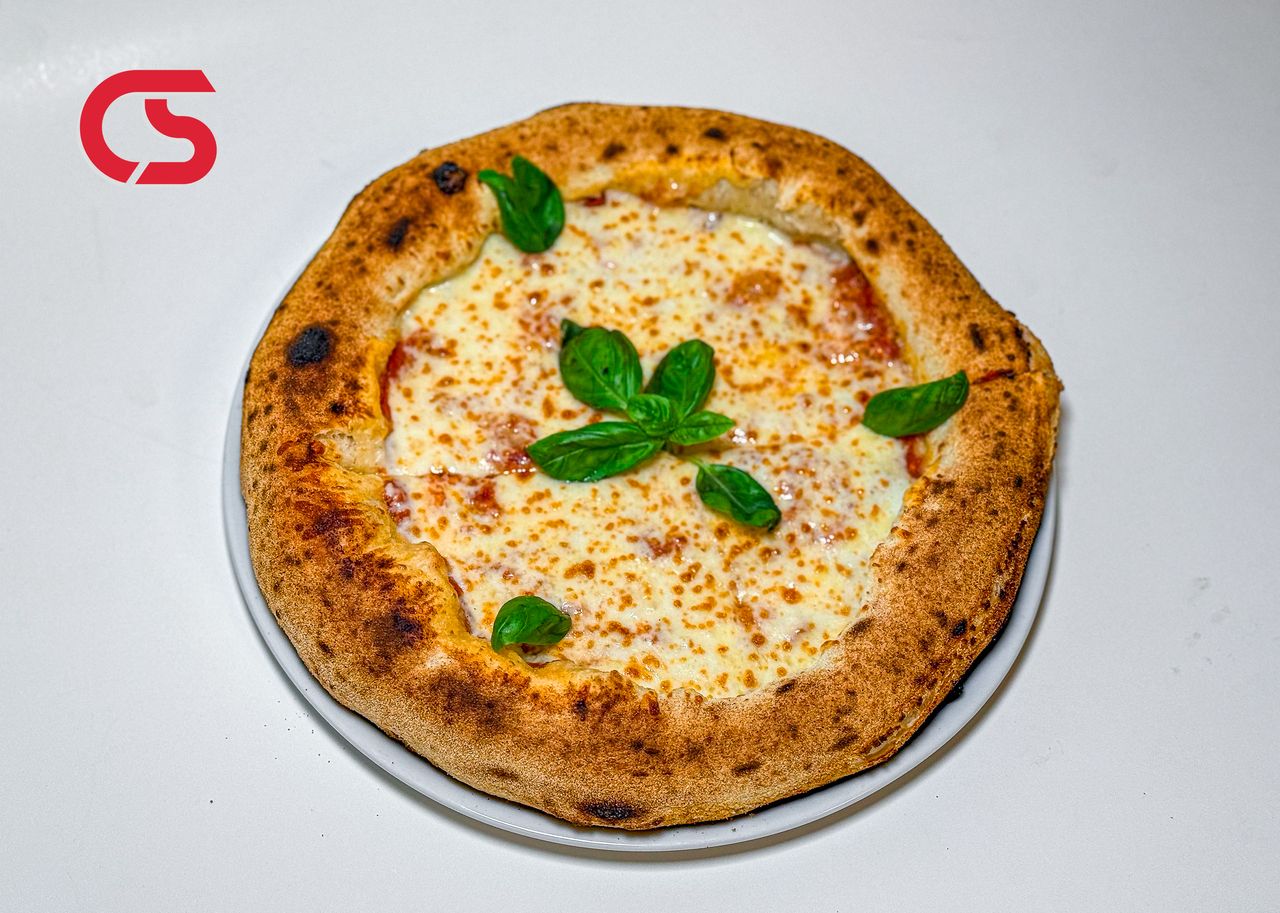 Wood-fired pizza Napoli Margherita