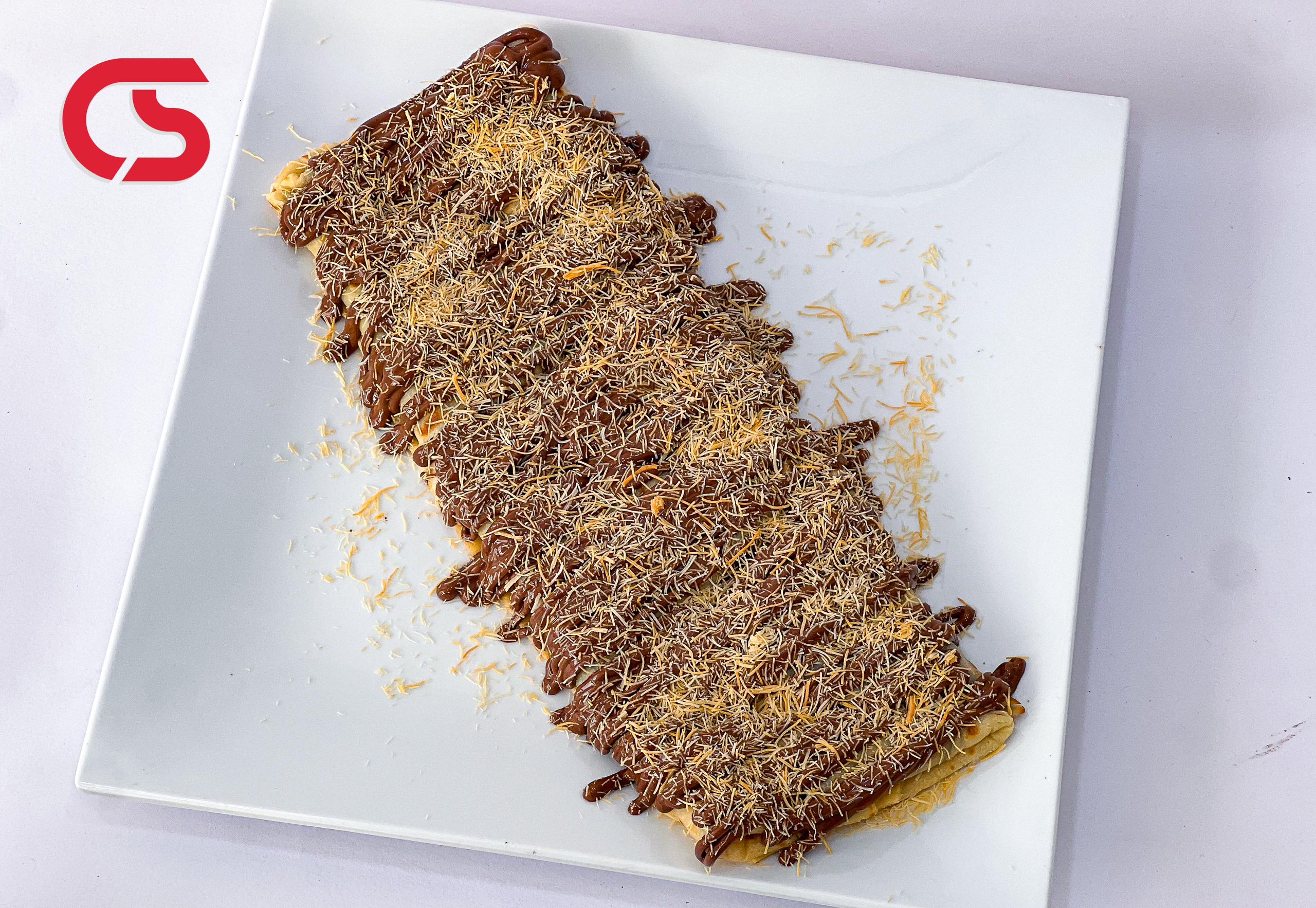 Kunafa roll crepe