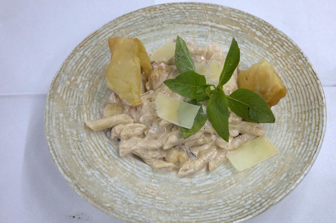 Seafood Alfredo pasta