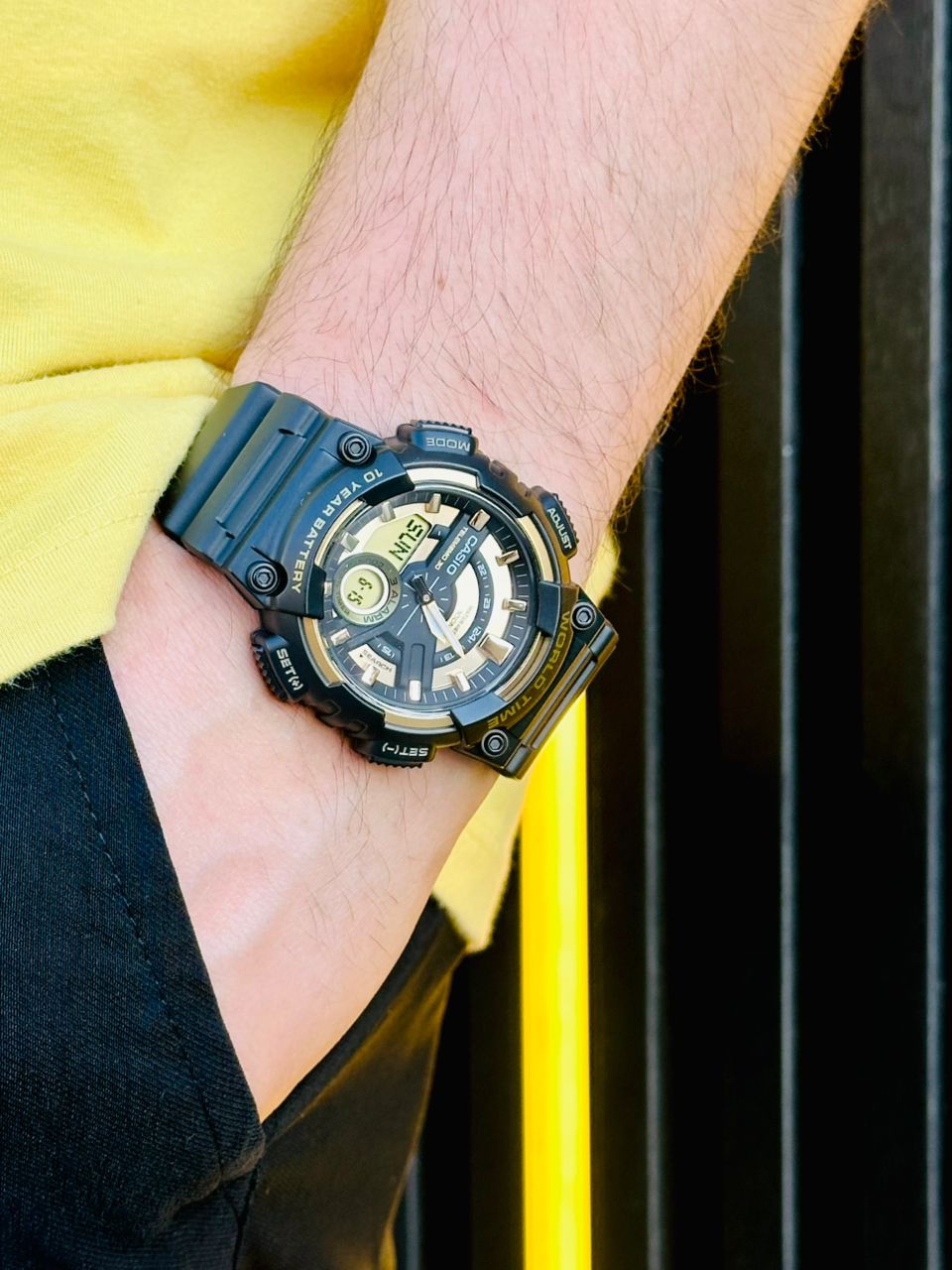 Casio watch, integrated gold color