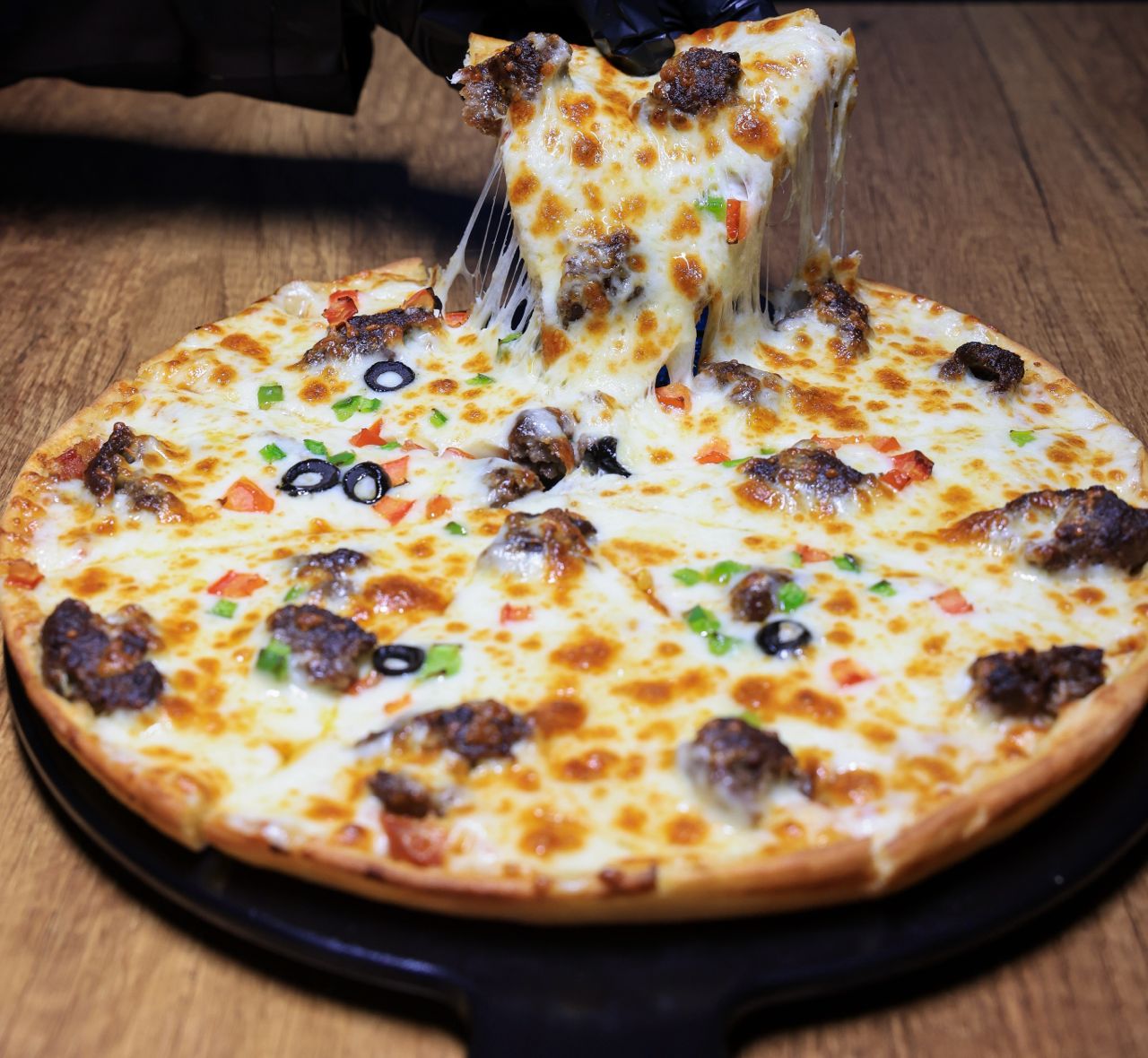 Beef kebab pizza