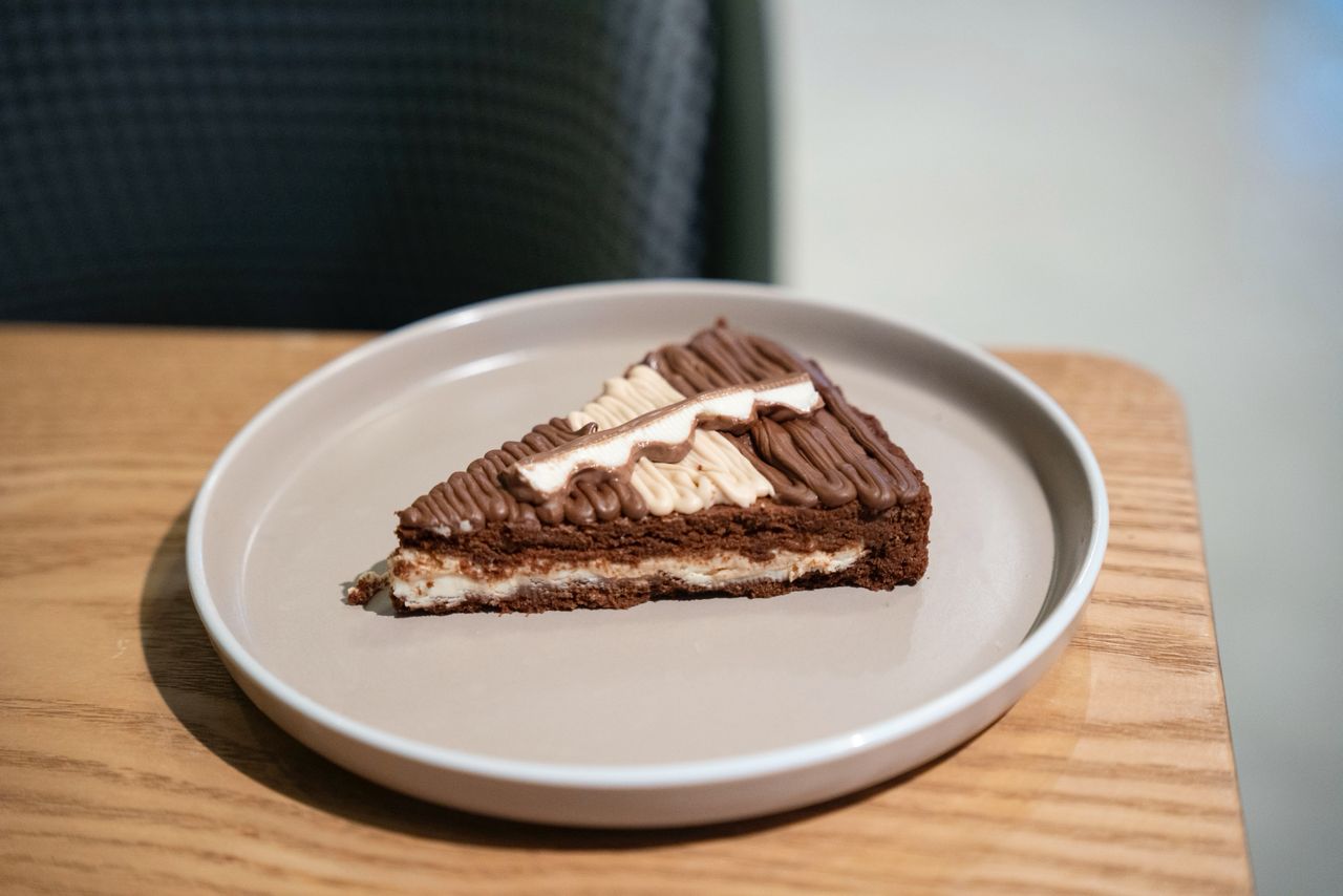 Kinder Cookie Cake