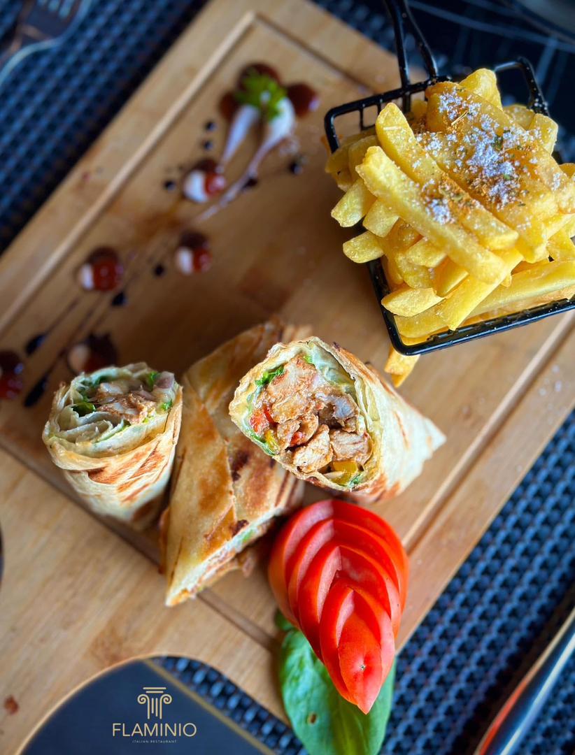 Fahita sandwich with avocado sauce