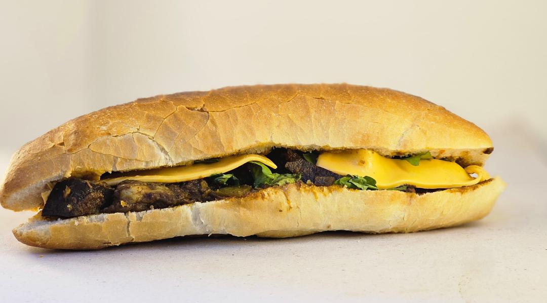 Calf liver sandwich - regular bun