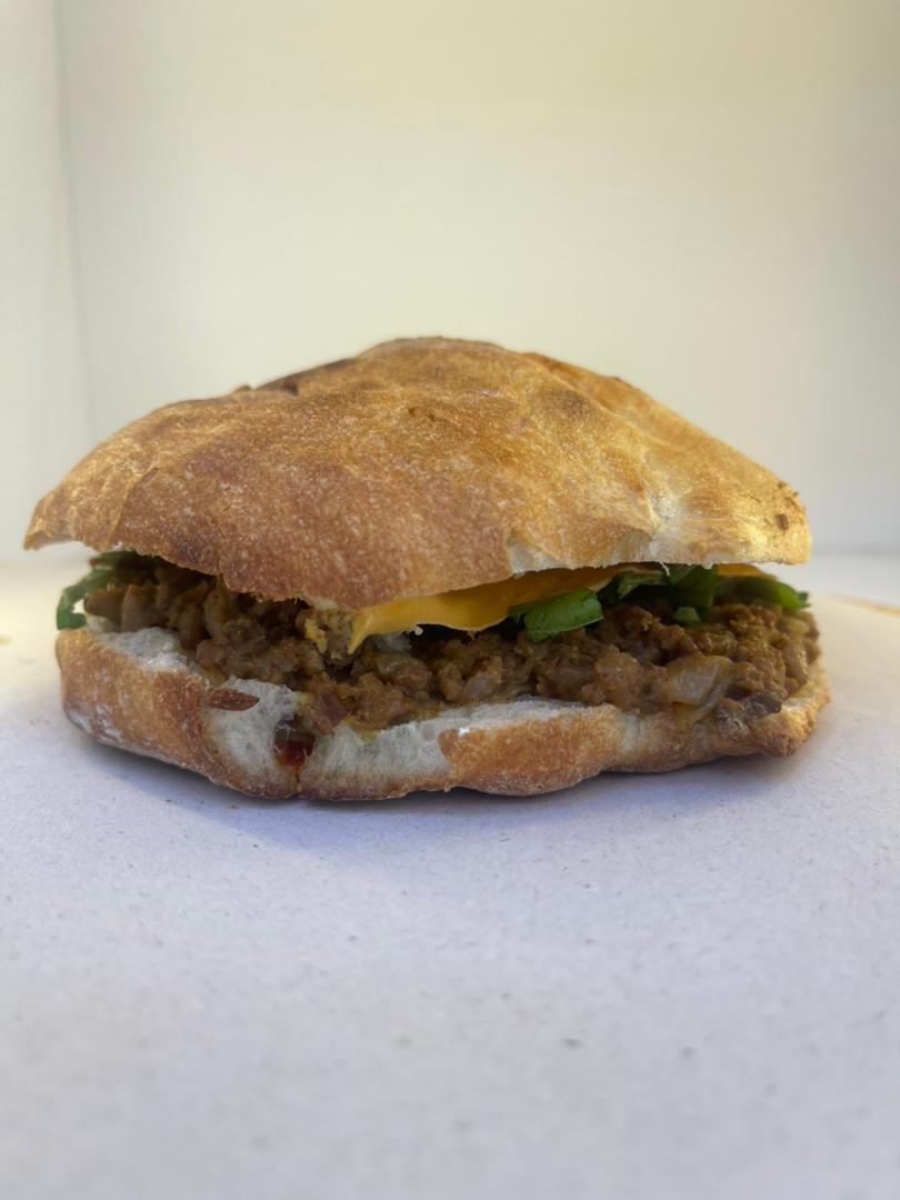 Minced meat sandwich - regular bun