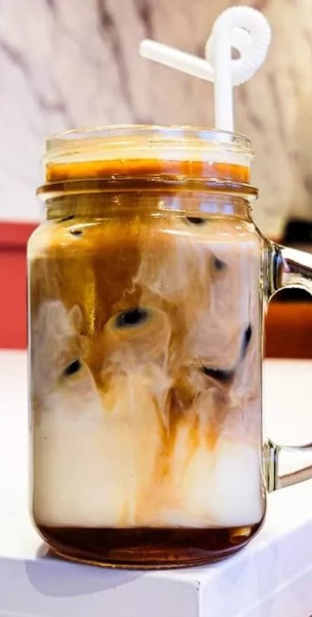 Iced caramel macchiato