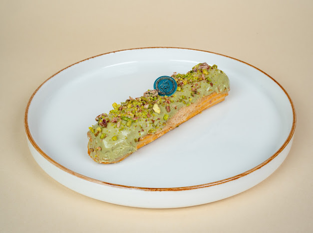 Pistachio cream filling éclair - pc