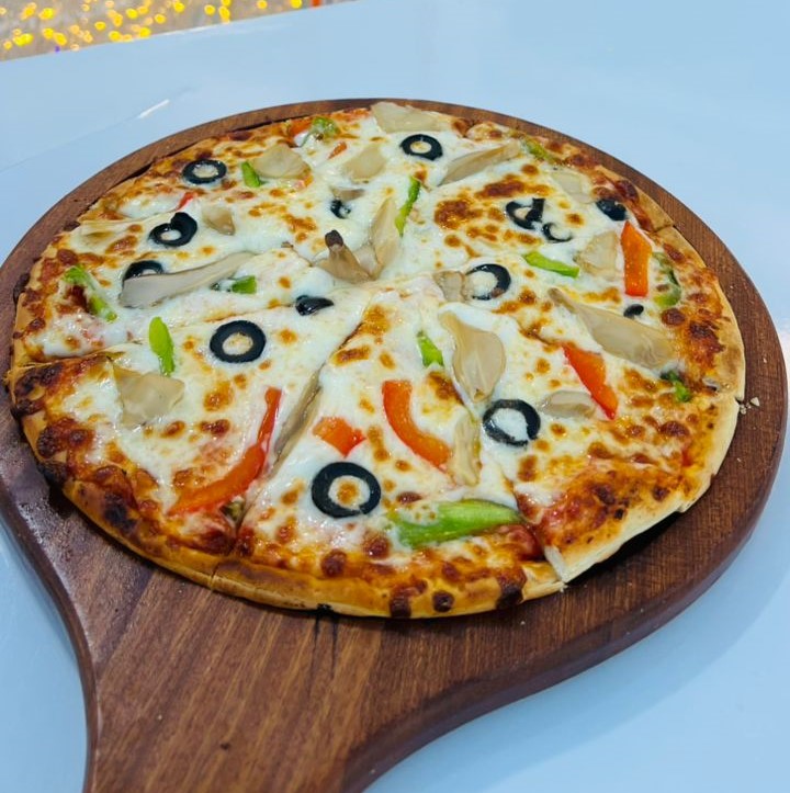 Tuna and peas pizza