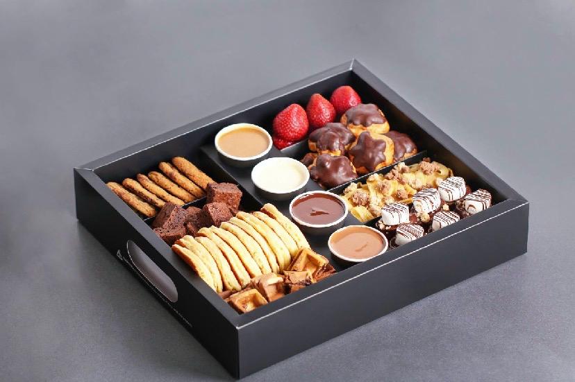 Giant sharing box