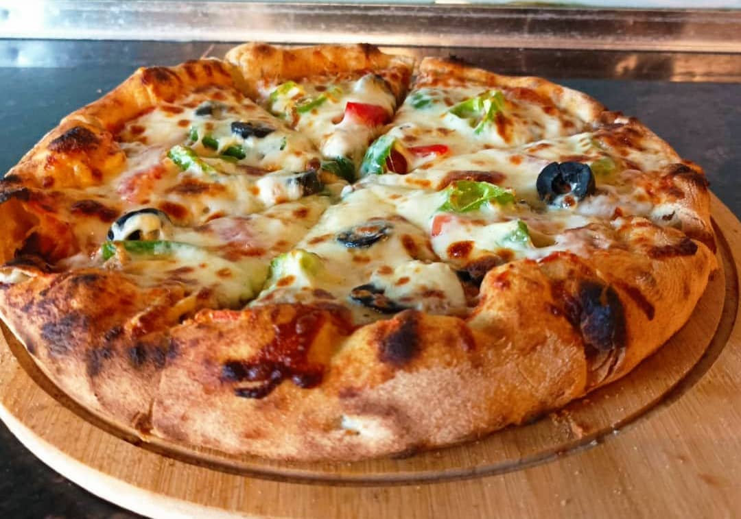 Margherita and vegetables pizza