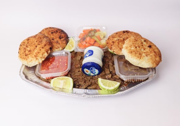 سفرة كبدة - شخصان