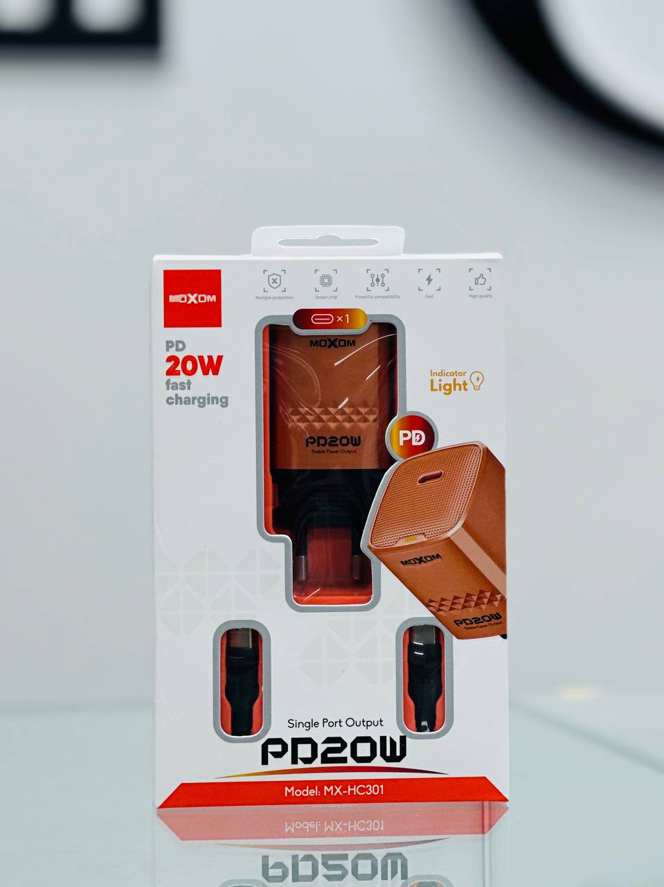 Type-C wall charger - moxom
