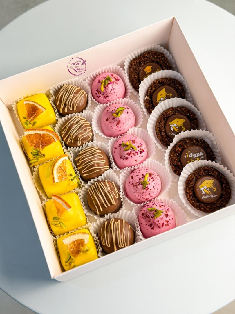 Madeleine sweets box