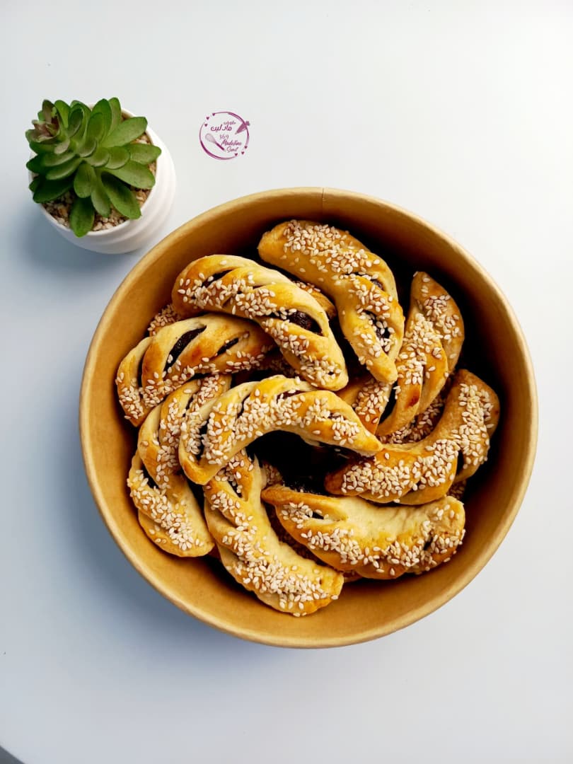 Date cake with sesame box - 17 pcs
